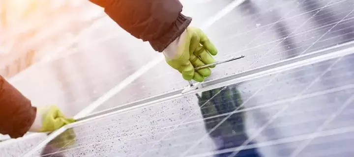 montowanie panelu słonecznego